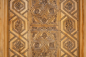 مقارنة بين آلة التخديد اليدوية وآلة التخديد CNC